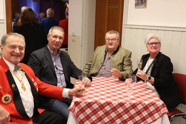 Vizepräsident Walter Minarik, Roswitha und Rudolf Groiss, Hannes Berger  | Foto: Irmi Stummer