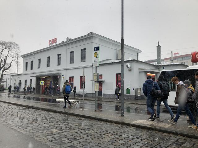Der Zugverkehr zum Bahnhof Mödling war unterbrochen oder nur mit Verzögerungen möglich.