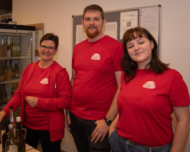 Sandra, Andreas und Julia sorgten für das leibliche Wohl. | Foto: Christian Nowotny