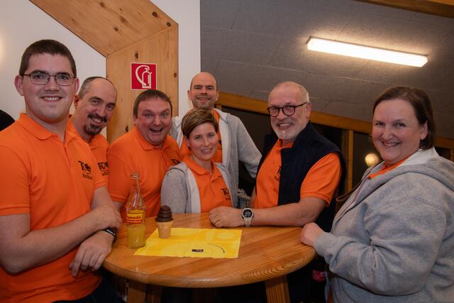 Bernd Kirchner, Franz Gansberger, Bernhard Ebhart, Markus Schneider, Isabella Rauscher, Martin Elsensohn, Kriemhilde Elsensohn vom Theaterverein und Kulturverein Rußbach. | Foto: Christian Nowotny