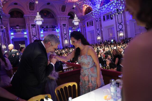 Bundeskanzler Karl Nehammer (ÖVP) am Ball. Er war einer von 2.000 Gästen. | Foto: Nemanja Jovanovic, Tanjug