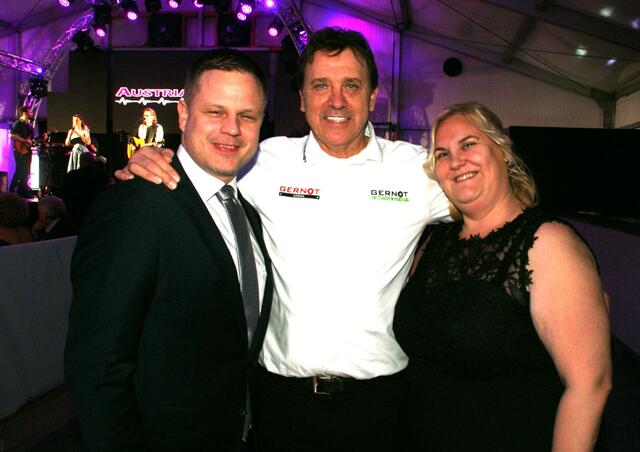 BR Philipp Kohl, Gastgeber Gernot Schmidt und Organisatorin Eva Winkler. | Foto: Anna Kaufmann