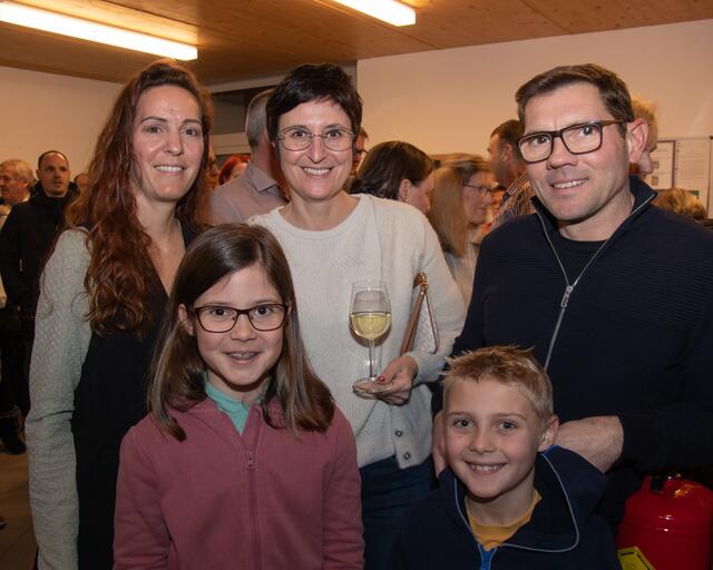 Patricia Tannheimer mit Chiara, Bianca, Clemens und Markus Wojta-Stiedl aus Absdorf. | Foto: Christian Nowotny