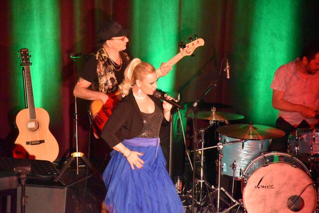 Katharina Straßer präsentierte mit ihrer Band 50 Jahre Austro Pop. | Foto: Alexandra Goll