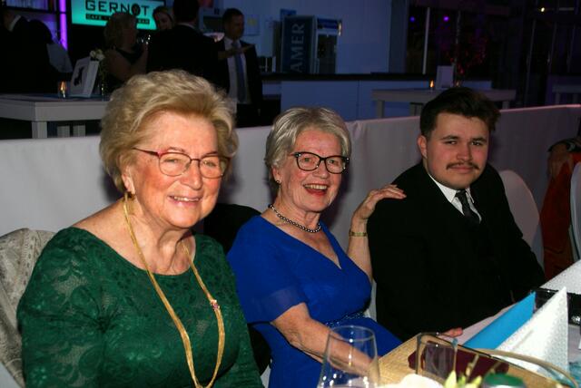 Seniorenobfrau Emmy Scheibreithner, Monika Schardl und Elias Spitzer. | Foto: Anna Kaufmann