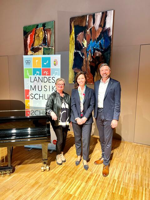 Kulturstadträtin Judith Pichlmann, Esther Reichl und Bürgermeister Peter Schobesberger (v.l.). | Foto: Stadtamt Vöcklabruck