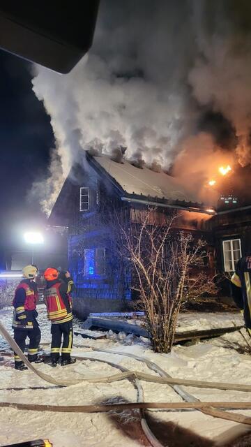 Schwieriger Löscheinsatz in Lunz am See: Ein Forsthaus war in Brand geraten. | Foto: Bezirksfeuerwehrkommando Scheibbs