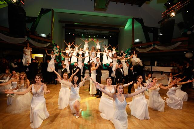 Die HTL Zeltweg hat ihren Abschluss mit einem großen Ball gefeiert. | Foto: Mlakar Media