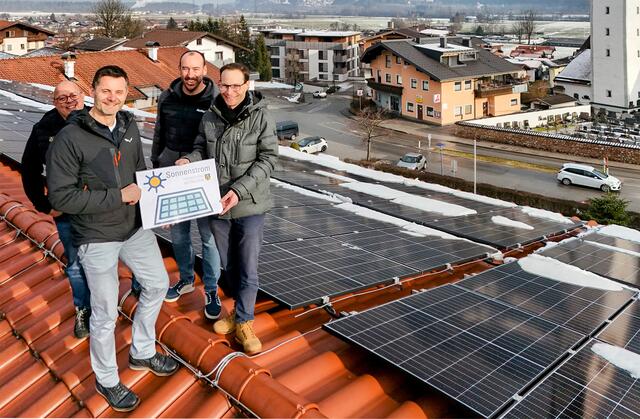 Alois Brugger (Amtsleiter Gemeinde Münster), Peter Teuschel (Geschäftsführer PTM Energy), Rainer Unger (Geschäftsführer KlimaWerkstatt Alpbachtal) und Thomas Mai (Bürgermeister Gemeinde Münster) (v.l.) freuen sich. | Foto: Gemeindeverband KlimaWerkstatt Alpbachtal, Rainer Unger