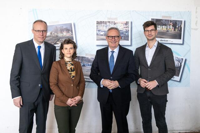 Alexander Biach (ÖVP Margareten), Elisabeth Olischar (Planungssprecherin), Karl Mahrer (Landesparteiobmann) und Lorenz Mayer (ÖVP Meidling). | Foto: Wiener Volkspartei