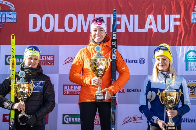 Damensiegerinnen 42km freier Stil: 2. Platz Julia Kuen (ITA), 1. Platz Petra Hyncicova (CZE), 3. Platz Kristyna Cerna | Foto: Expa Pictures