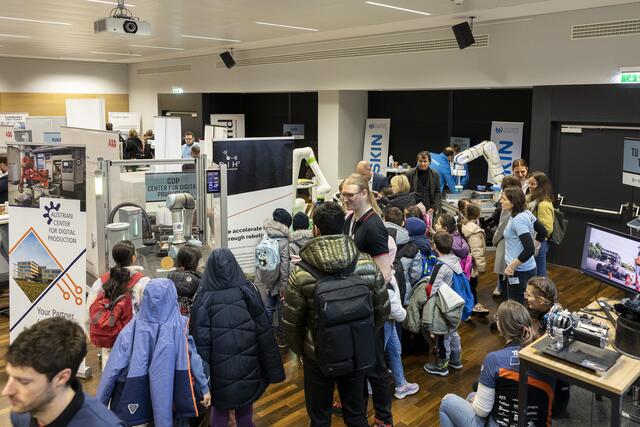 Alles rund um Roboter gibt es am 25. Jänner auf der FH Technikum Wien zu erleben.  | Foto: FHTW/Nussbaum