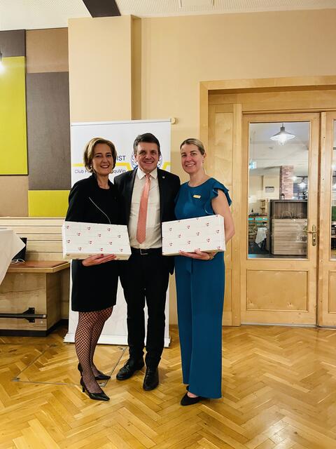 Bürgermeister Franz Jost ließ es sich natürlich auch nicht nehmen, den Soroptimistinnen seine Aufwartung zu machen. | Foto: Jeitler