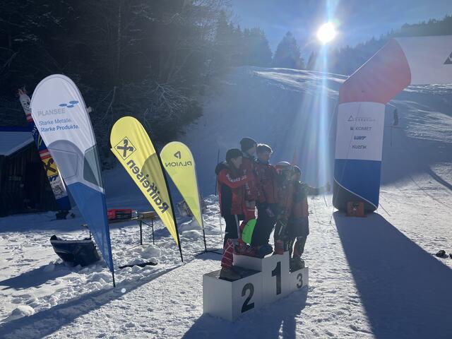 Glückliche Gesichter bei der Siegerehrung. | Foto: Ehrnberg-Cup