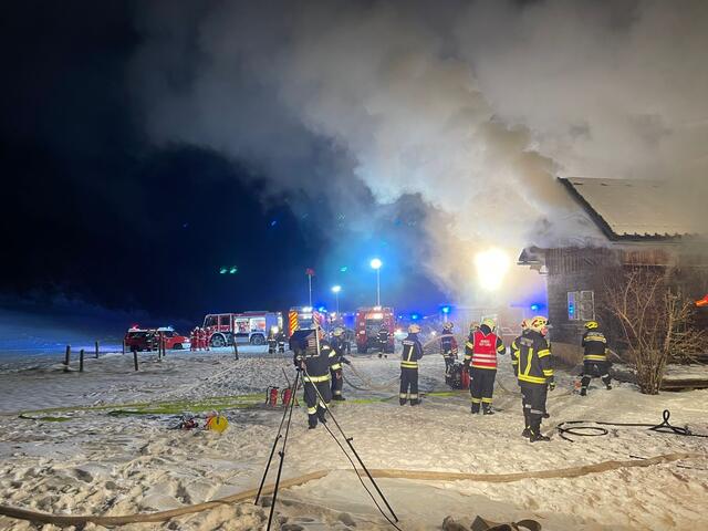 Schwieriger Löscheinsatz in Lunz am See: Ein Forsthaus war in Brand geraten. | Foto: Bezirksfeuerwehrkommando Scheibbs