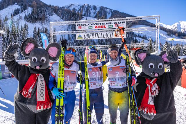 Herrenpodium 42km freier Stil (v.l.n.r.): 2. Platz Martin Coradazzi (ITA), 1. Platz Ticco Giovanni (Ita), 3. Platz Luca Del | Foto: Expa Pictures