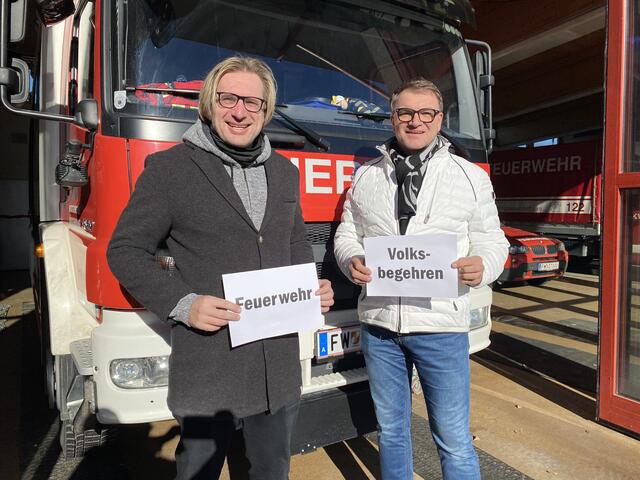 Johannes Ulrich (links) und Josef Zirkl fordern in ihrem Volksbegehren die Rückerstattung der Umsatzsteuer für Freiwillige Feuerwehren. | Foto: mac
