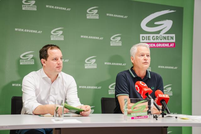 Waren bei dem von den Grünen initiierten Sonderlandtag dabei: Klubobmann David Ellensohn (r.) und Wohnbausprecher Georg Prack. (Archiv) | Foto: Alexander Mach