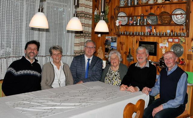 Von li. nach re.: Albert Pani, Helga Hackl, Bgm. Gerhard Wandl, Erika Stark, Wolfgang Stark, Karl Sinnhuber | Foto: Wolfgang Stark