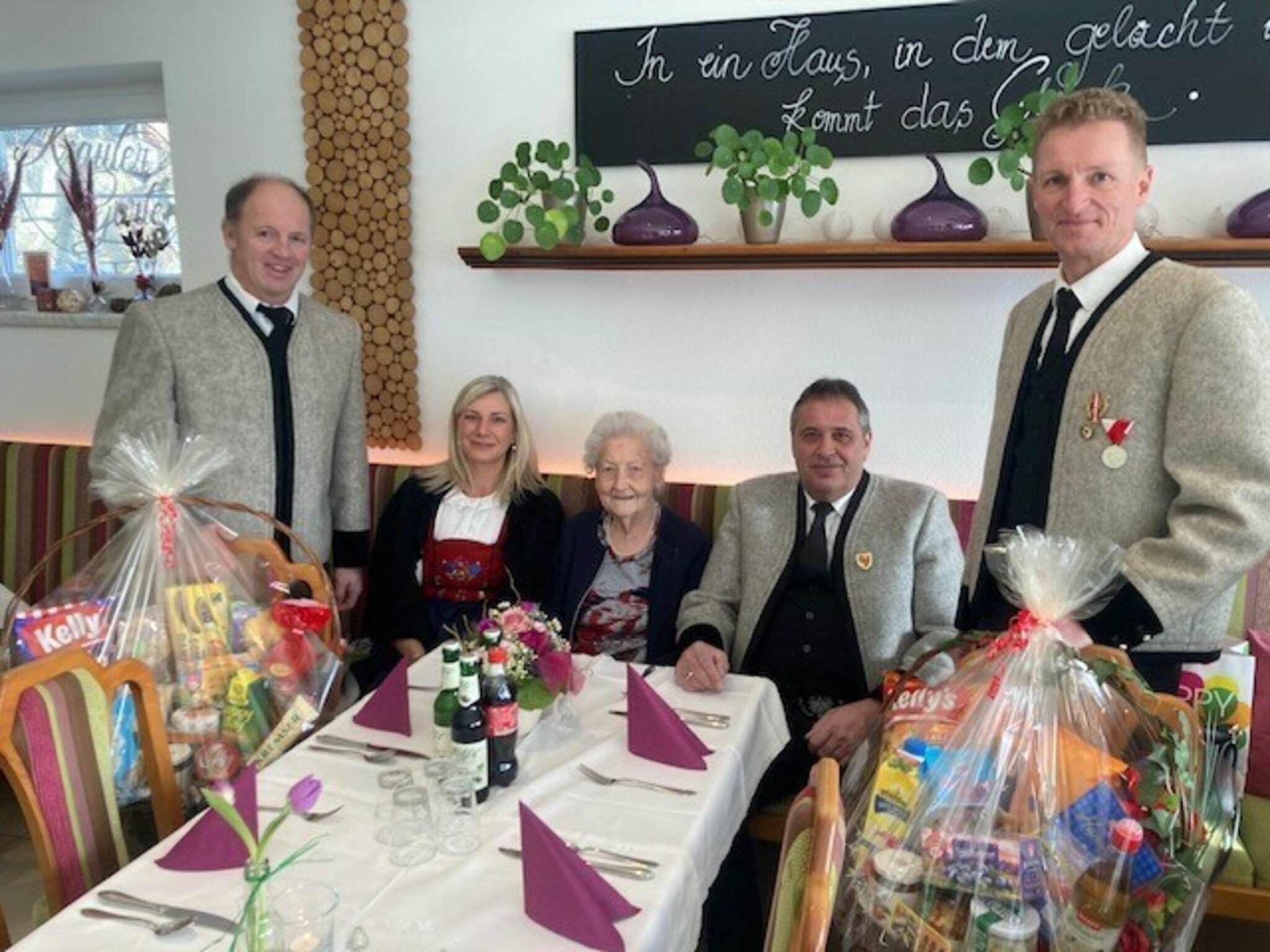 jubil-um-100-j-hriger-geburtstag-in-der-gemeinde-bruck-a-z-schwaz
