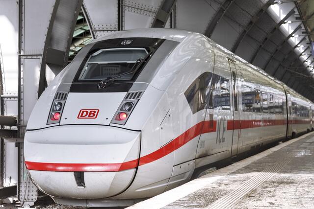Die deutsche Lokführergewerkschaft GDL hat die Beschäftigten der Deutschen Bahn zum nächsten Streik aufgerufen. Von Mittwoch um 2:00 Uhr bis Montag kommender Woche, 18:00 Uhr wird der Personenverkehr voraussichtlich grenzüberschreitend von und nach Deutschland sowie innerhalb des Landes weitgehend still stehen. | Foto: Deutsche Bahn AG / Pierre Adenis