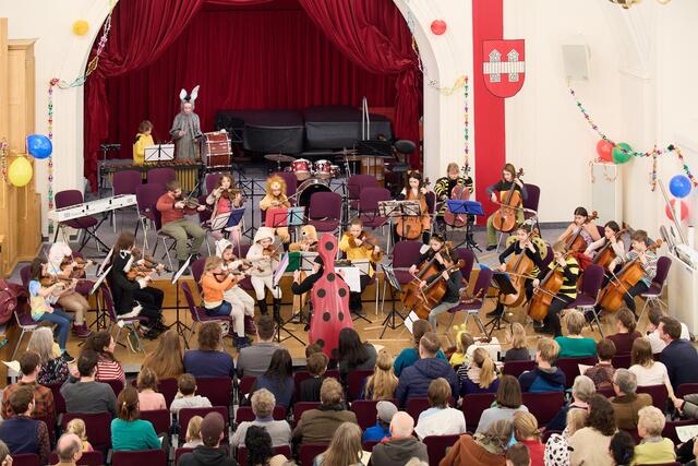 Faschingskonzert am Unsinnigen Donnerstag: Am 9. Februar wird im Ursulinensaal ein buntes Musikprogramm zum Besten gegeben. Maskierung ist erwünscht! | Foto: Musikschule Innsbruck/W. Alberty