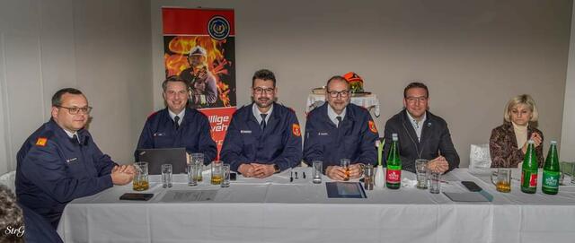 ABI Christoph Stockinger, BR Markus Jauk, Kommandant Stv. HBI Jürgen Glinzinger, Kommandant ABI Stefan Ramharter, Bürgermeister Christian Haberhauer und Stadtamtsdirektorin Beatrix Lehner. | Foto: Gerhard Streisselberger