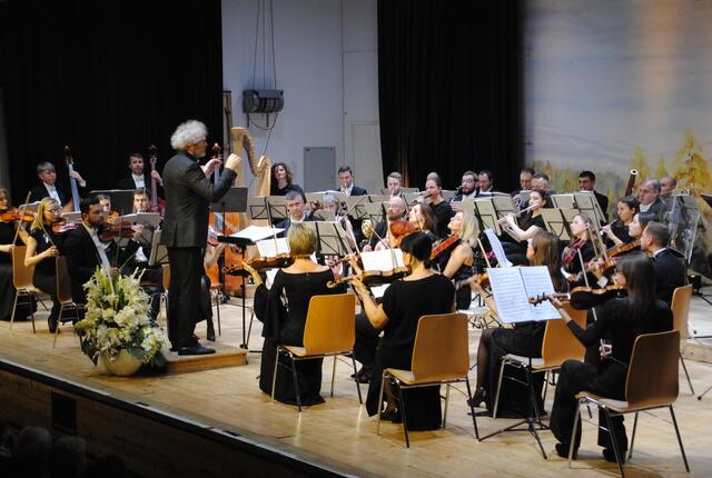 Matthias Kendlinger dirigierte die K&amp;K Philharmoniker in Kirchberg. | Foto: Brigitte Eberharter