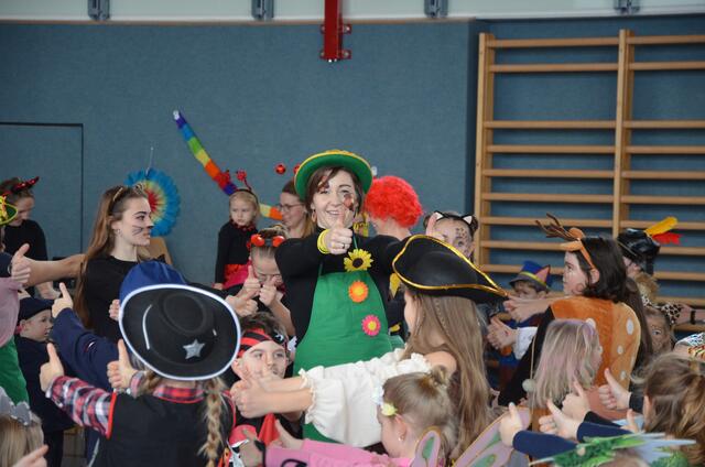 Der Kinderfasching in der Mehrzweckhalle Peilstein ist jedes Jahr ein Spaß für groß und klein.  | Foto: Lisa Pfeil