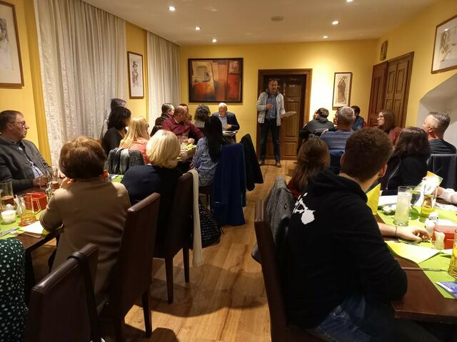 Fraktionsobmann und Gemeinderat von Offenhausen, Robert Ehrenleitner, begrüßte Mitglieder und Interessierte zu einem informativen Abend. | Foto: Freiheitliche Wels-Land