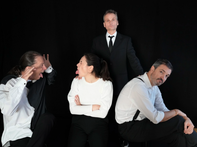 Auf der Bühne lassen sich "die zebras" von den Vorschlägen des Publikums inspirieren und entwickeln daraus Szenen und Lieder, in denen mancher seine Lieben mit Sicherheit wiedererkennen wird. | Foto: die zebras/R. Winkler