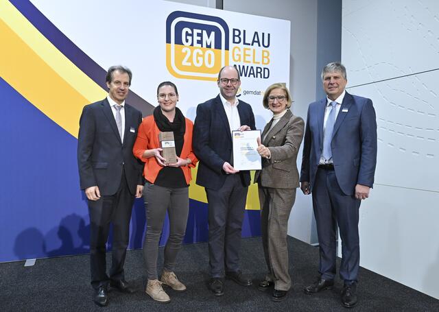 Markus Wollner (Geschäftsführer gemdat NÖ), Carina Binder, Bürgermeister Thomas Heissenberger, Landeshauptfrau Johanna Mikl-Leitner und Leopold Kitir (Geschäftsführer gemdat NÖ). | Foto: NLK Filzwieser
