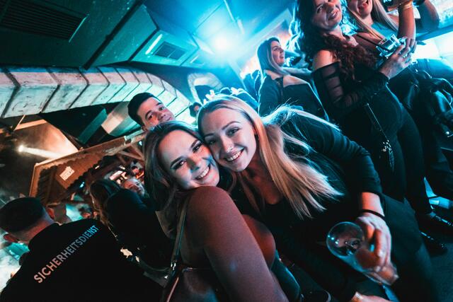 Sarah und Maya feierten in der Disco Herzog in Braunau. | Foto: Diskothek Herzog