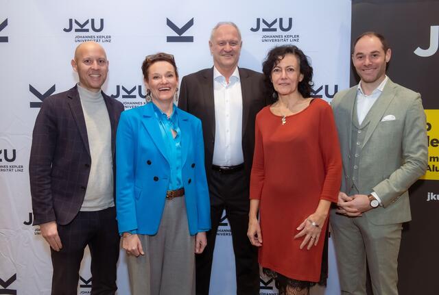 Von links: Alexander Freischlager, Christiane Tusek, Andreas Janko, Alberta Bonanni (JKU Vizerektor*innen) und Florian Mayer (GF JKU Alumni Club). | Foto: JKU