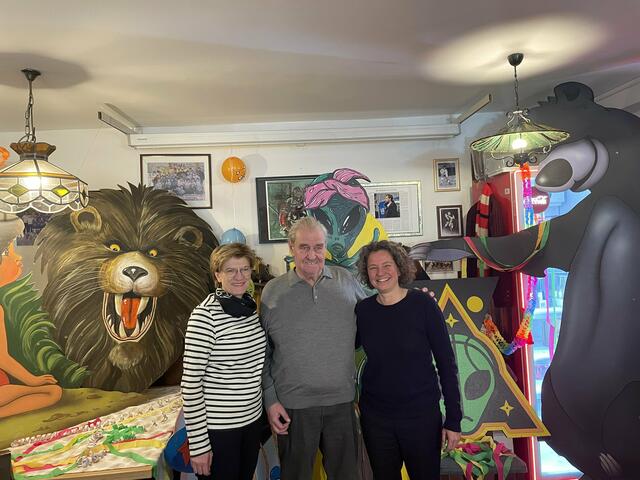 StR Christine Oppitz-Plörer (Patin), Sandwirt Franz Litterbach (Hausherr) und Heike Kiesling (Stadtmarketing) freuen sich auf einen bunten Faschingsdienstag. | Foto: BezirksBlätter