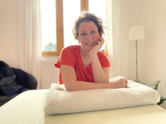 Lele Pittman in der Gemeinschaftspraxis für Gesundheitsförderung in der Zennergasse 10. | Foto: Michael J. Payer