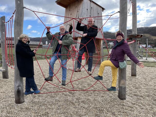 Aida Maas al Sania, ehemalige Arbeitskreisleiterin, Johann Müllner, Geschäftsführender Gemeinderat Sozial- und Gesundheitswesen, Flip Maas Gemeinderat und Vorsitzender Generationen- und Gesundheitsausschuss und Gemeinderätin Karin Ewers, Leiterin Gesunde Gemeinde St. Andrä-Wördern und im Generations- und Gesundheitsausschuss.  | Foto: Victoria Edlinger