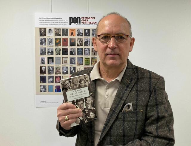 Robert Streibel, Direktor der VHS Hietzing, hat ein Buch herausgegeben, das sich mit den Schicksalen von PEN-Autorinnen und Autoren während der NS-Zeit befasst.  | Foto: Streibel