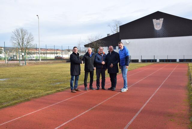 v.l.: Ortsvorsteher Manuel Scherscher, Obmann der Sport Union Mauer Georg Wimmer, Präsident der Sport Union NÖ Raimund Hager, Bürgermeister Christian Haberhauer und Landesgeschäftsführer der Sport Union Markus Korsch. | Foto: Stadt Amstetten