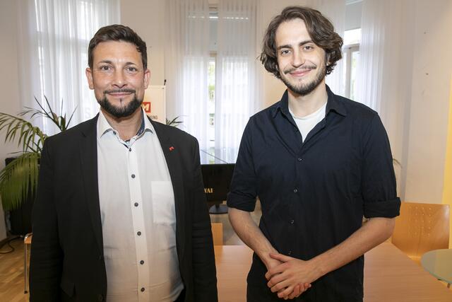 Bezirksvorsteher Markus Rumelhart (SPÖ, l.) und sein neuer Stellvertreter Paul Stein (Grüne, r.).  | Foto: BV 6