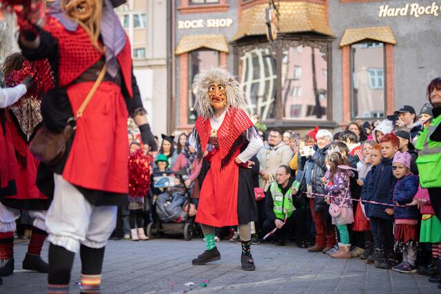 Die Innsbrucker Hexen gibt es in der Innenstadt und in St. Nikolaus zu sehen. | Foto: Alena Klinger
