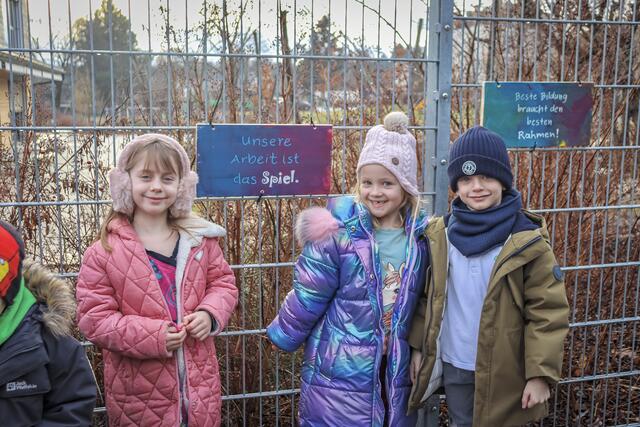 Gemeinsam mit den Pädagoginnen haben die Kinder Schilder gestaltet, die uns zeigen, wie im Kindergarten gearbeitet wird und was die Kleinen brauchen. | Foto: Alejandra Ortiz