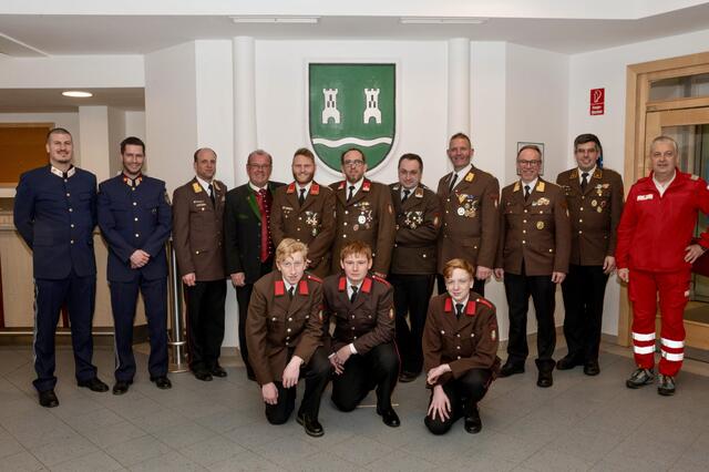 Die Freiwillige Feuerwehr Kammern blickte im Rahmen der Wehrversammlung auf das Einsatzjahr 2023 zurück und ehrte verdiente Mitglieder. | Foto: FF Kammern