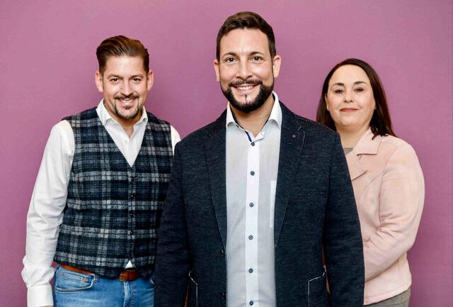 Bezirksvorsteher Markus Rumelhart (Mitte) zusammen mit Stellvertreterin Julia Lessacher und Klubvorsitzendem Sandro Beer (alle SPÖ). | Foto: SPÖ Wien