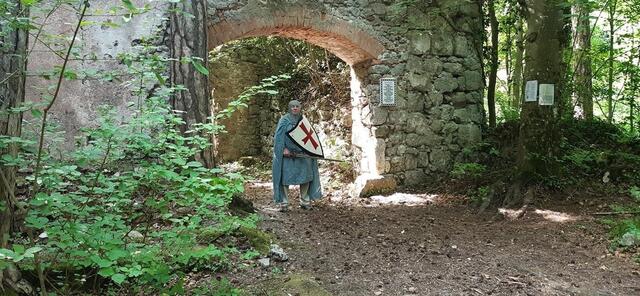 Die "Höhenburg" Merkenstein in Bad Vöslau ist ein beliebter Ausflugsort mit turbulenter Geschichte.  | Foto: Archiv
