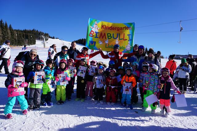 Alle konnten stolz ihre Pokale und Urkunden entgegennehmen - Skifahren macht Spaß!  | Foto: Bimbulli GmbH
