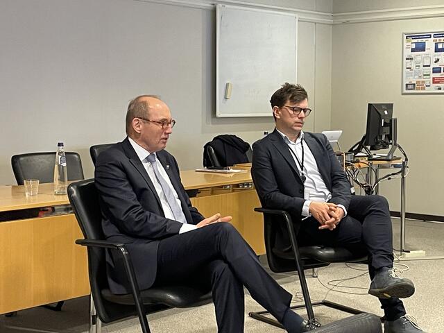 EU-Abgeordneter Othmar Karas im Journalisten-Gespräch.