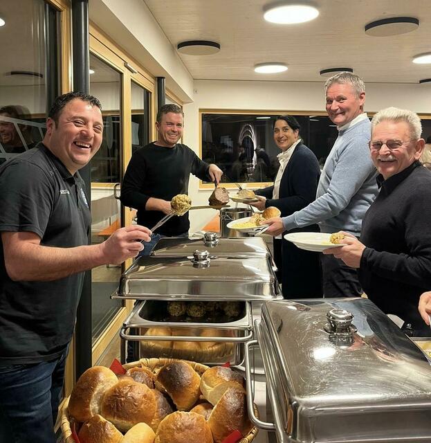 Helferfest mit Gastro-Chef „Huschi“ Armut (links) | Foto: Marktgemeinde, FC