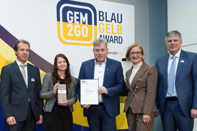Markus Wollner (GF gemdatnoe), Bettina Kirchberger (Marktgemeinde Raxendorf), Johannes Höfinger (Bgm. Marktgemeinde Raxendorf), LH Johanna Mikl-Leitner, Leopold Kitir (GF gemdatnoe) | Foto: Fotostudio Flashface