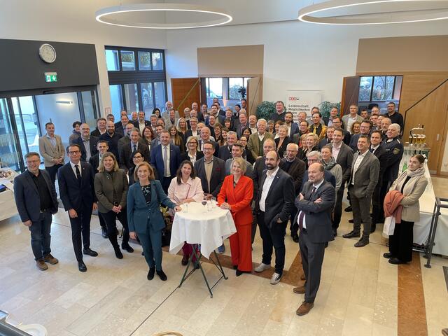 Traditionelles aller Teilnehmerinnen und Teilnehmer des WKO-Neujahrsauftaktes. | Foto: Kern